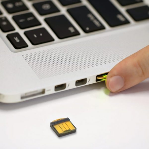 YubiKey 5 Nano in Laptop tap