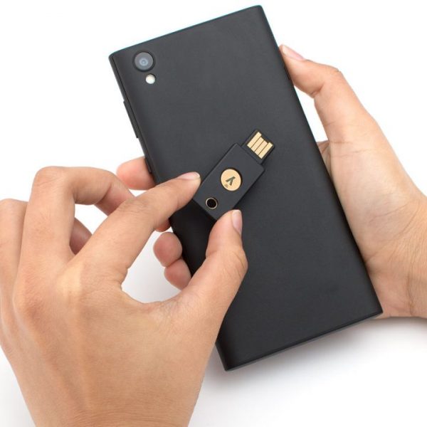 YubiKey 5 NFC з телефоном