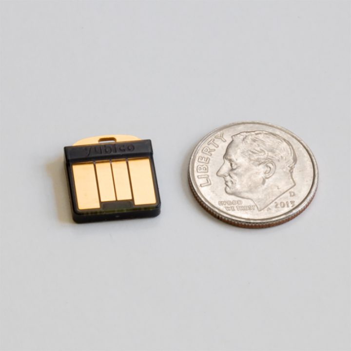 YubiKey 5 Nano вміщається в USB